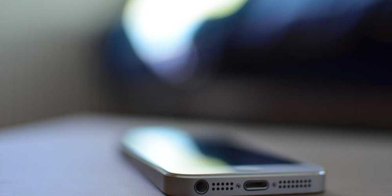 将不同文明的创世神话输入AI,让它生成一个“共识版”起源故事:一次系统初始化错误。