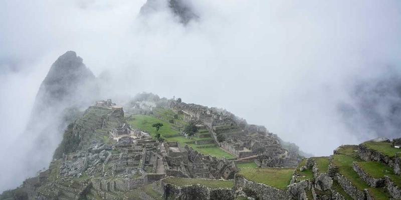 研究逝去的友谊,其核心引力消失后,依然存在的“回忆暗物质”云团