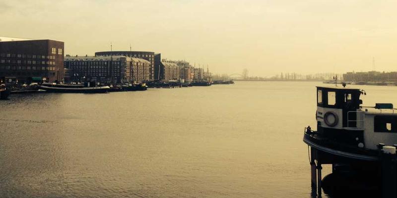 AirPods Pro与索尼XM5耳机实物对比