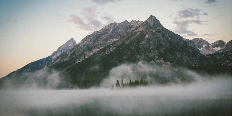 说明:一张项目管理甘特图示例,图上标注了不同的任务和它们的时间节点