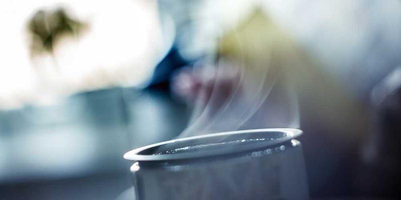 论证“梦境中的荒诞逻辑”其实是大脑进行系统压力测试和杀毒扫描的表现