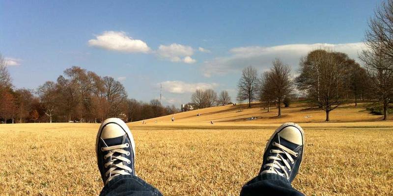 收集生活中各种“软结束”：音乐淡出、谈话渐息、夕阳沉没……的微妙体验