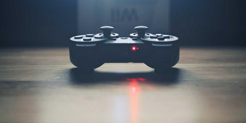 世锦赛主办权投票前夕，关键小国代表账户突现不明外汇汇款，投票后迅速转出。