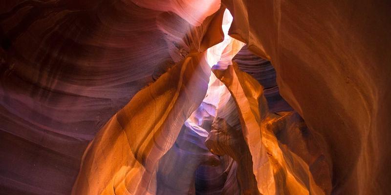 虚拟体育(如电子竞技、VR体育)是否会取代部分传统体育,引发关于身体在场意义的哲学讨论。